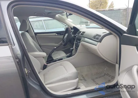 2014 Volkswagen Passat 1.8T S z USA, uszkodzony, nr VIN 1VWAT7A32EC042816